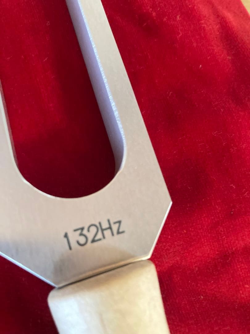 マドモアゼル.アイ　Dr. チューナー　132Hz 、528Hz 音叉　ニチオン