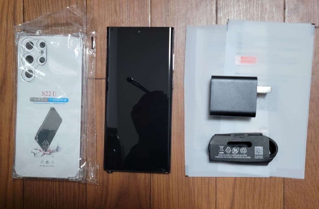 Samsung Galaxy S22 Ultra simフリーおまけ付き。