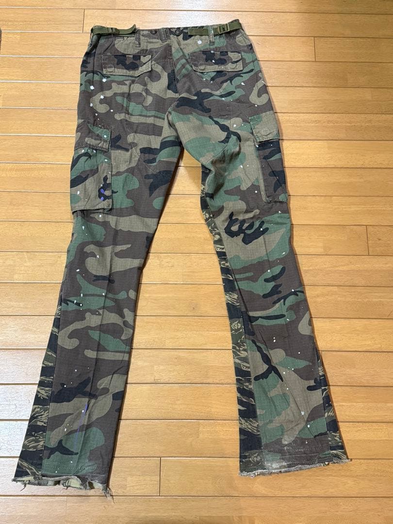 【完売品】　mnml迷彩フレアカーゴパンツ　30インチ