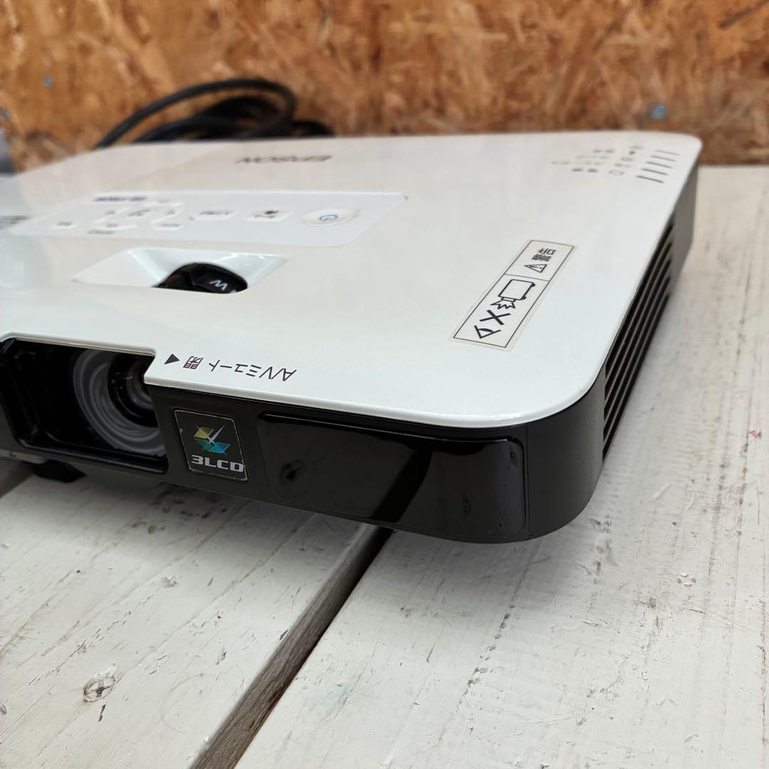 0688 EPSON プロジェクター　EB-1780W ランプ点灯時間1787H