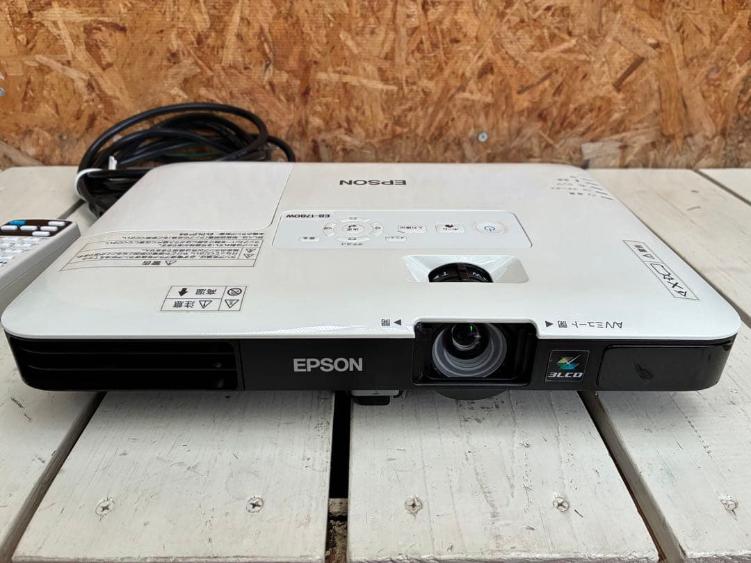 0688 EPSON プロジェクター　EB-1780W ランプ点灯時間1787H