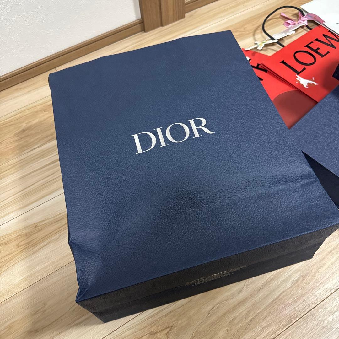 ヴィトンネックレス、ハイブランドショッパーと箱とチャーム