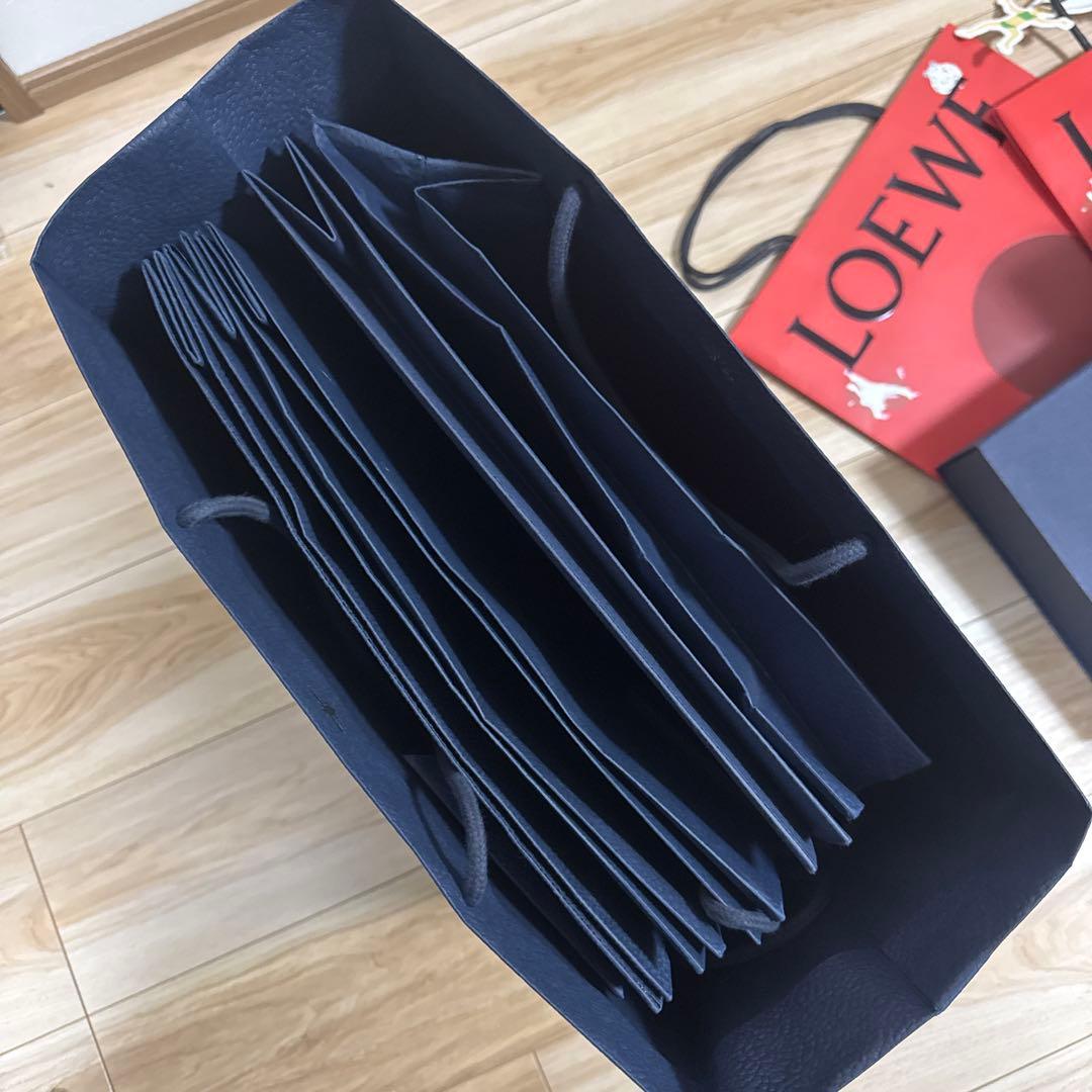 ヴィトンネックレス、ハイブランドショッパーと箱とチャーム