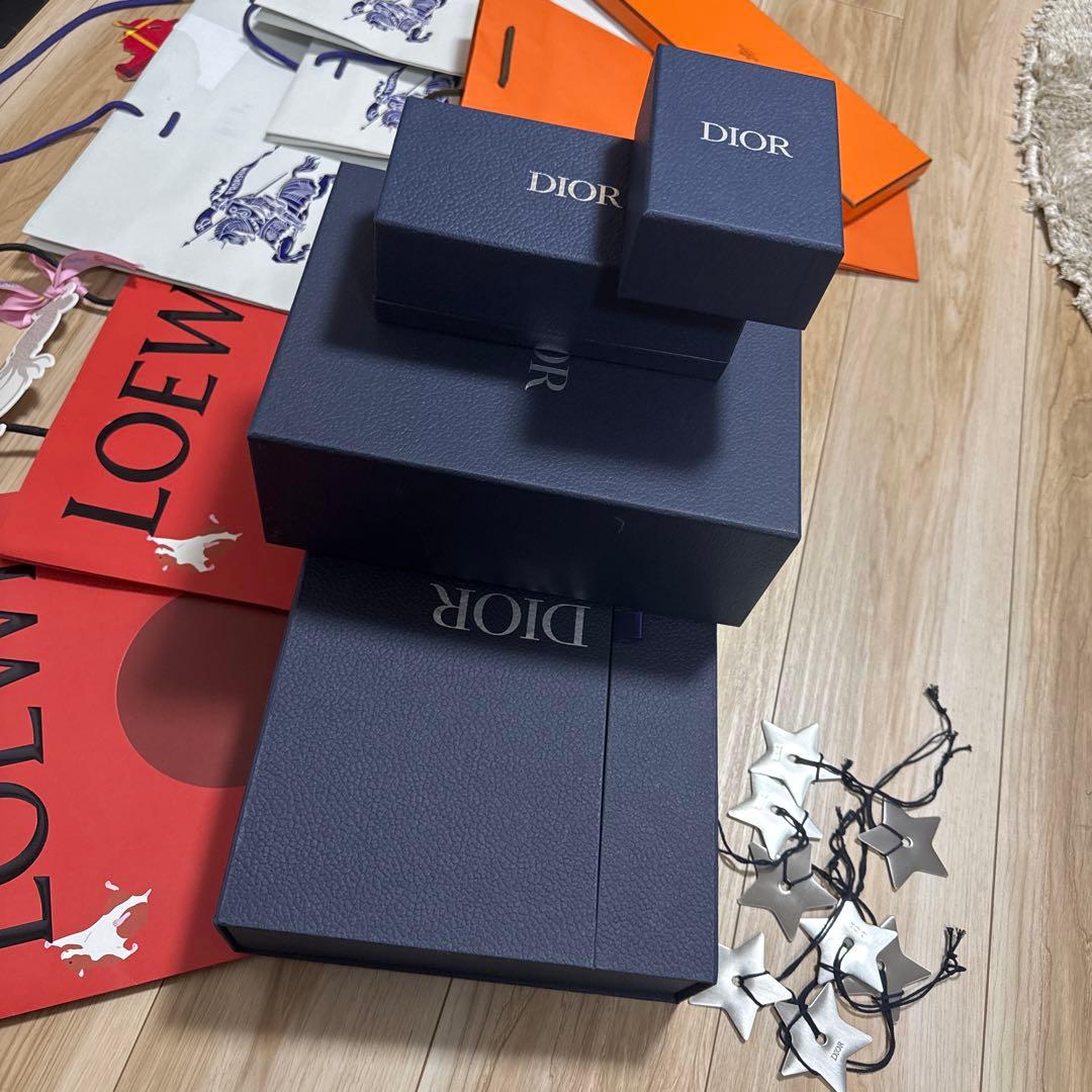 ヴィトンネックレス、ハイブランドショッパーと箱とチャーム