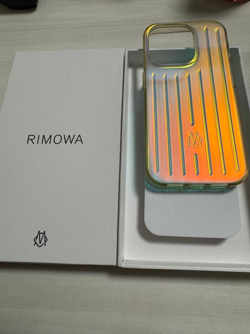 ⭐︎RIMOWA リモワ　イリディセント　iPhone15Pro用ケース　オーロラ