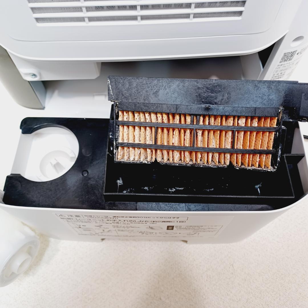 BA0228 シャープ　加湿セラミックヒーター　HX-TK12-W　2024年製