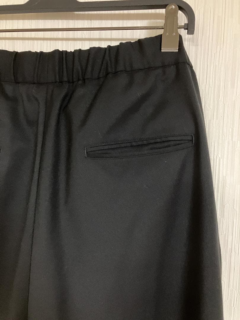 未使用級 CINOH チノ M 黒 定価50,600円 リラックスパンツ