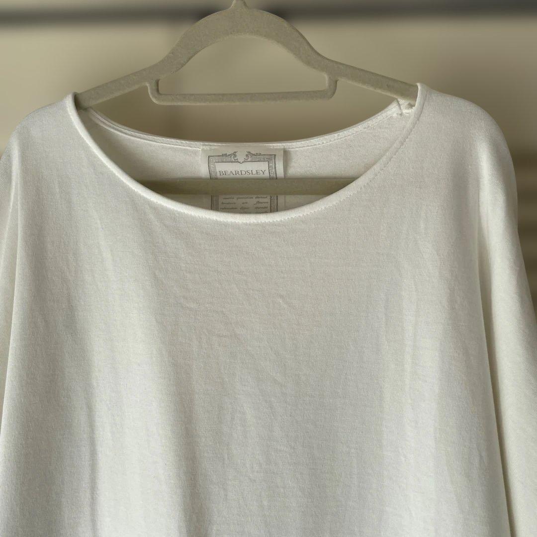 新品同様！ビアズリーの裾刺繍入りドルマンスリーブカットソー