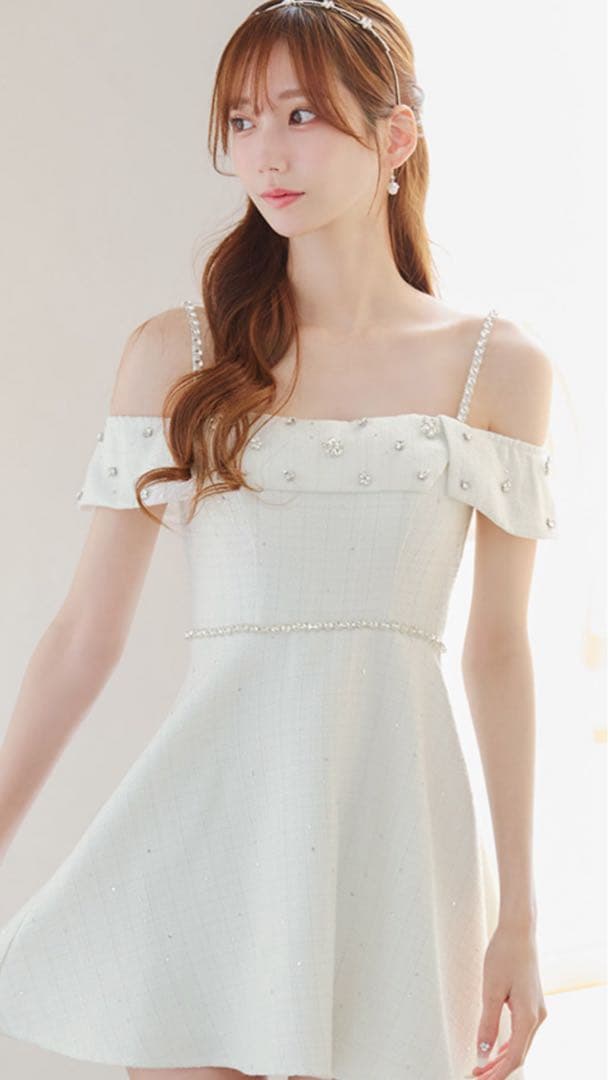 Jewelsオフショルダー ビジュー付き ホワイトドレス