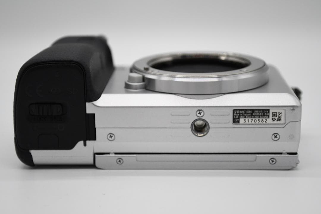 ★美品★ SONY α6400 ダブルズームキット シルバー 即発送