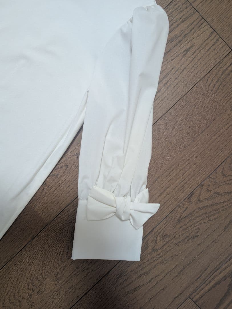 (未使用品タグ付き)エムズグレイシー38 リボン付きホワイト長袖カットソー