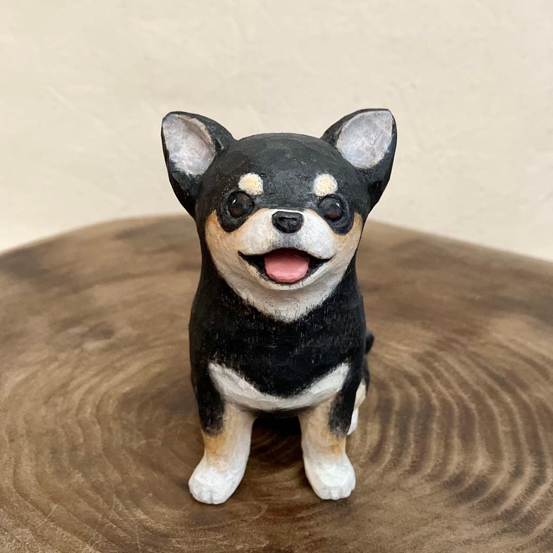 木彫りのチワワ