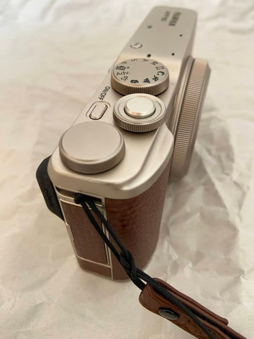 美品　富士フィルム　XF10　シャンパンゴールド（元箱付き）