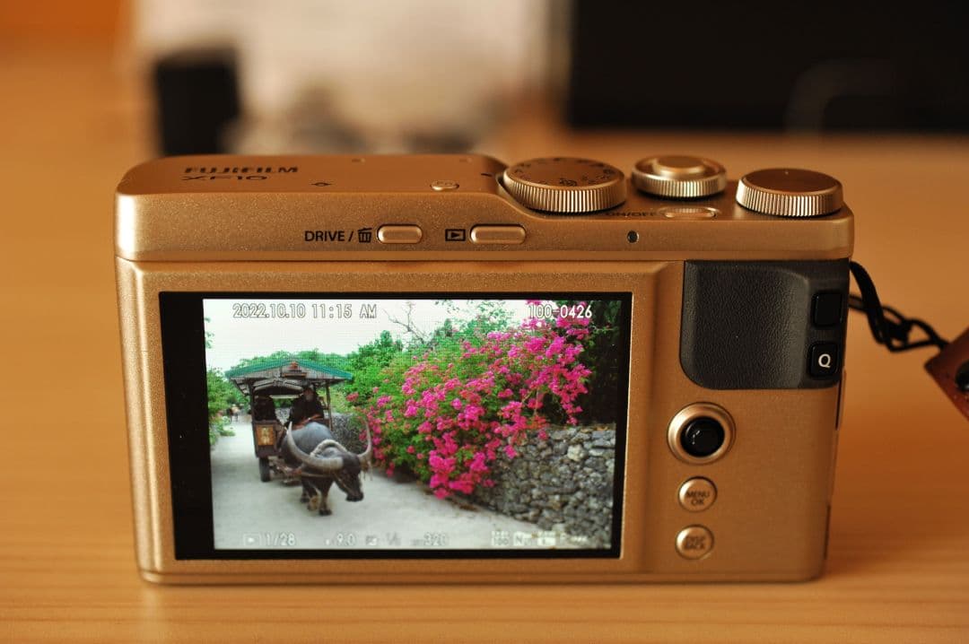 美品　富士フィルム　XF10　シャンパンゴールド（元箱付き）