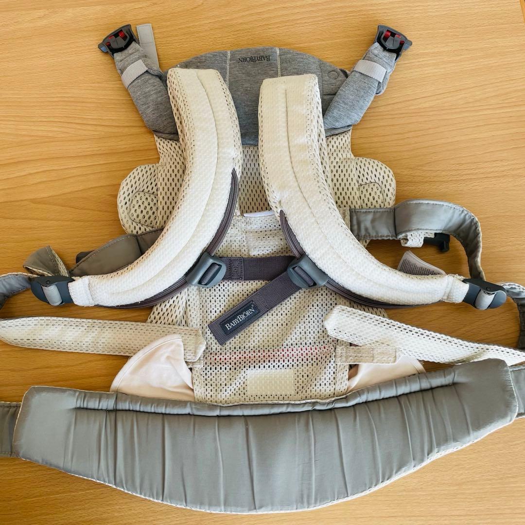 ベビービョルン　抱っこ紐　ハーモニー　クリーム色