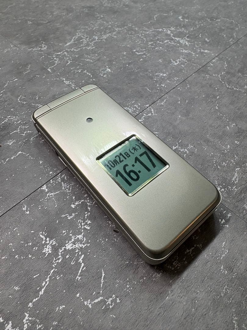 かんたんケータイライト　KYF43 シャンパンゴールド　おまけ付き