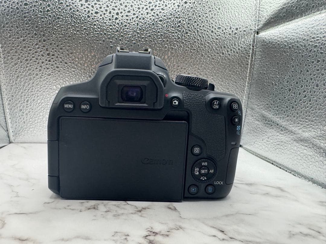 【土日特別価格】Canon EOS Kiss X10i 本体