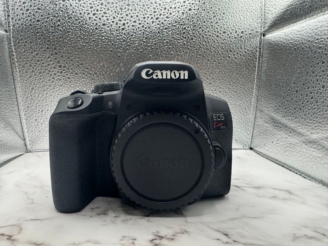 【土日特別価格】Canon EOS Kiss X10i 本体