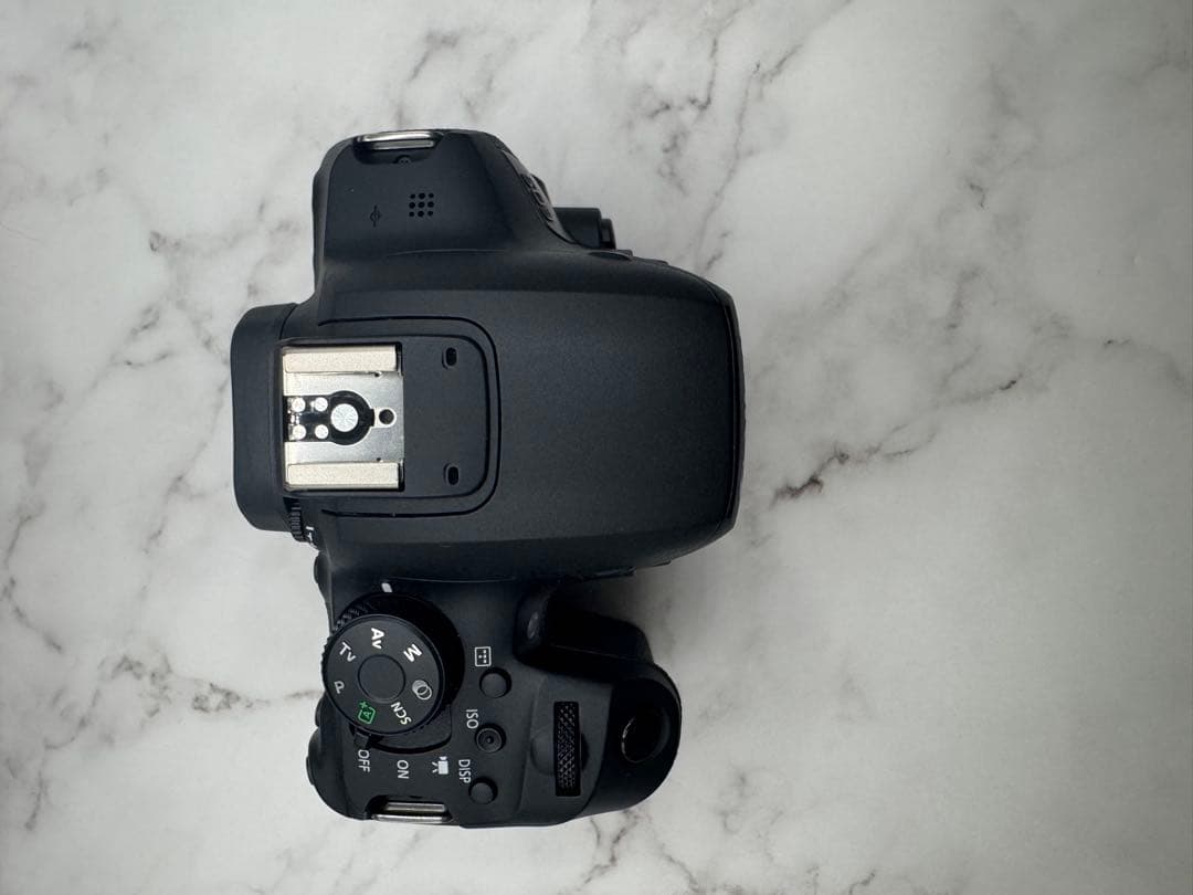 【土日特別価格】Canon EOS Kiss X10i 本体