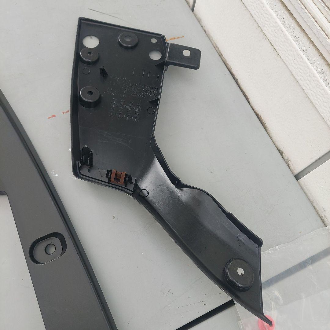 30プリウスツーリング用リアアンダースポイラー純正セット