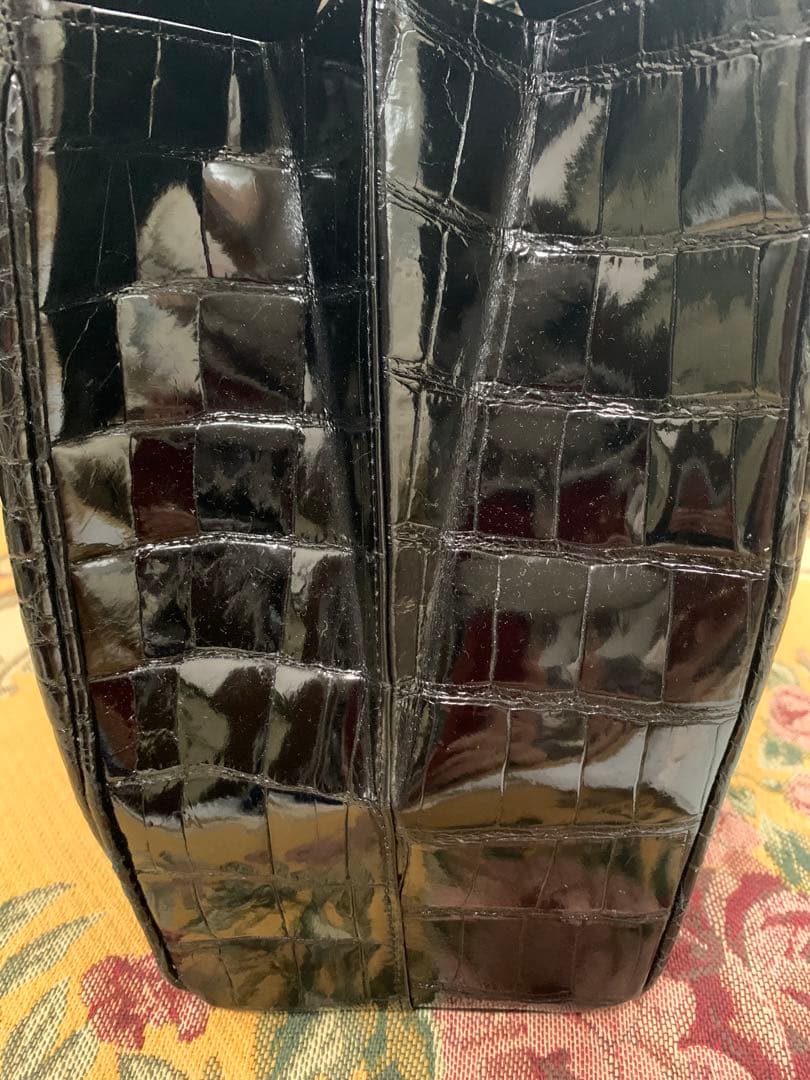 BALLY シャイニングクロコダイルハンドバッグ黒　ドイツ製