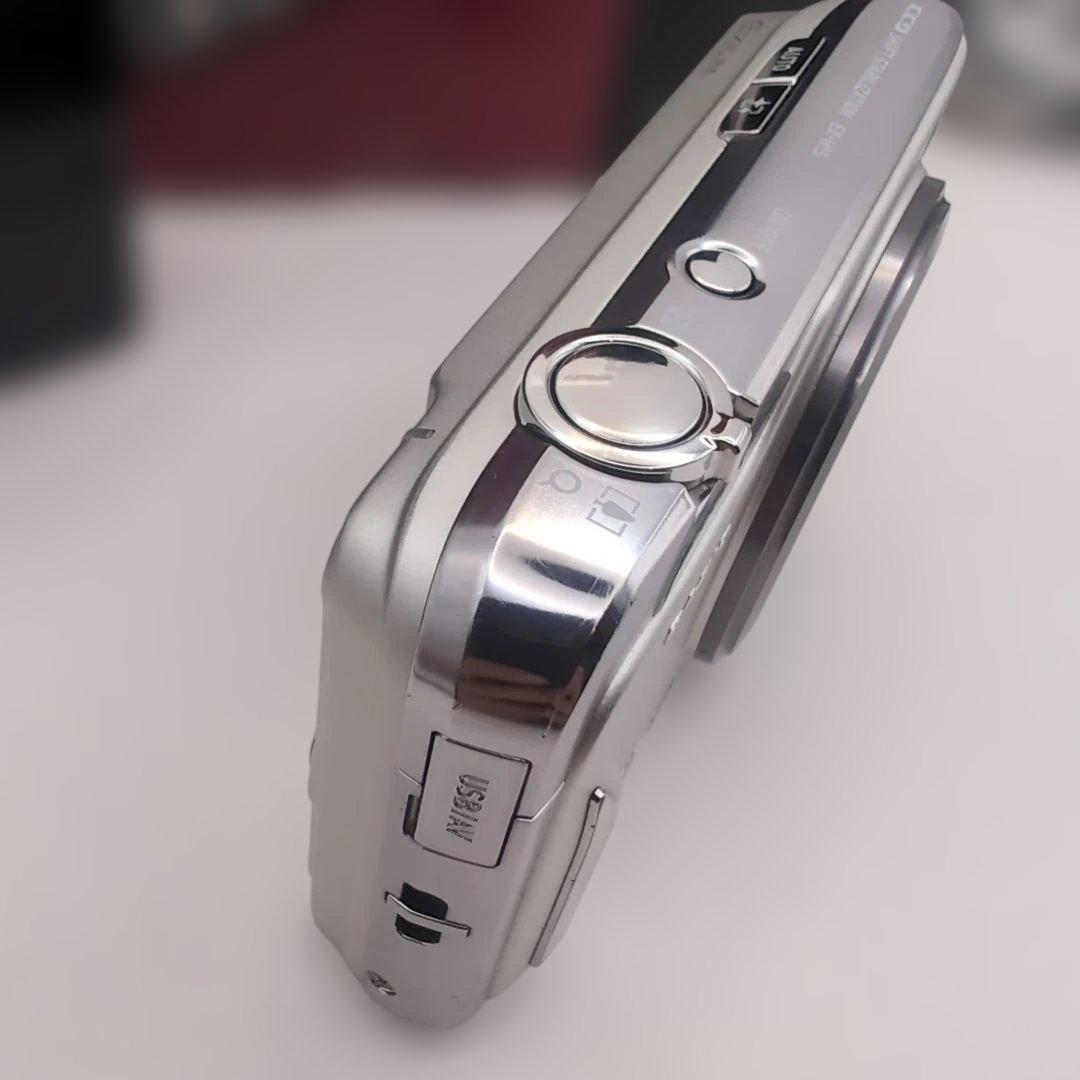 カシオ　デジタルカメラ　EX-H15 説明書、充電器 各種コード付