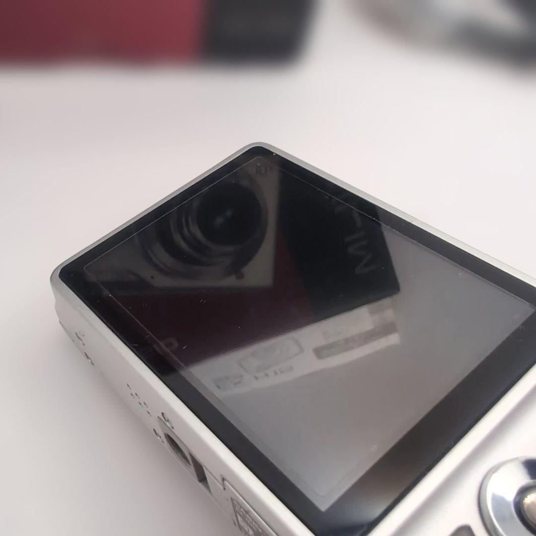 カシオ　デジタルカメラ　EX-H15 説明書、充電器 各種コード付