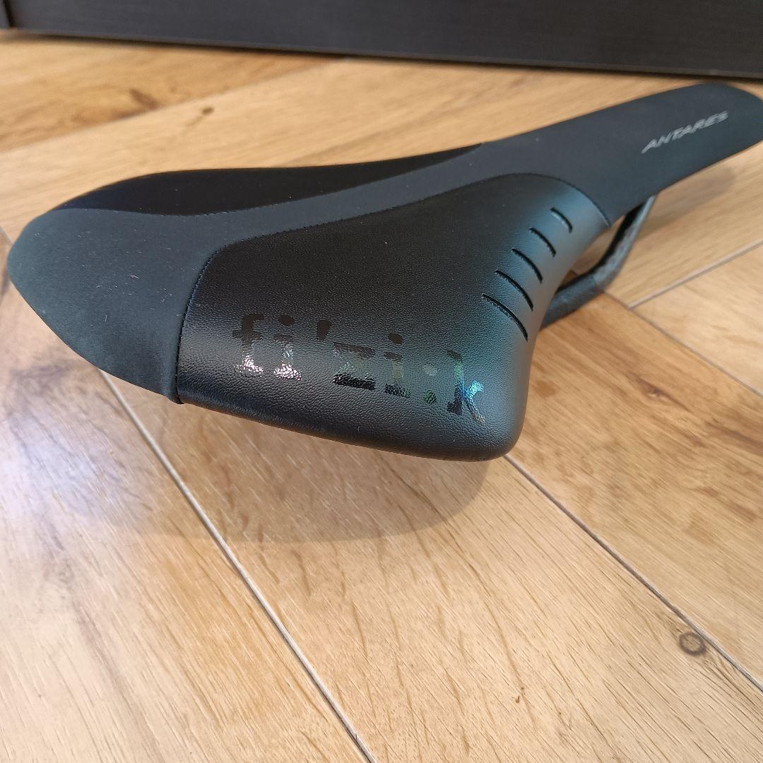 fi'zi:k フィジーク ANTARES アンタレス R1 カーボンレール