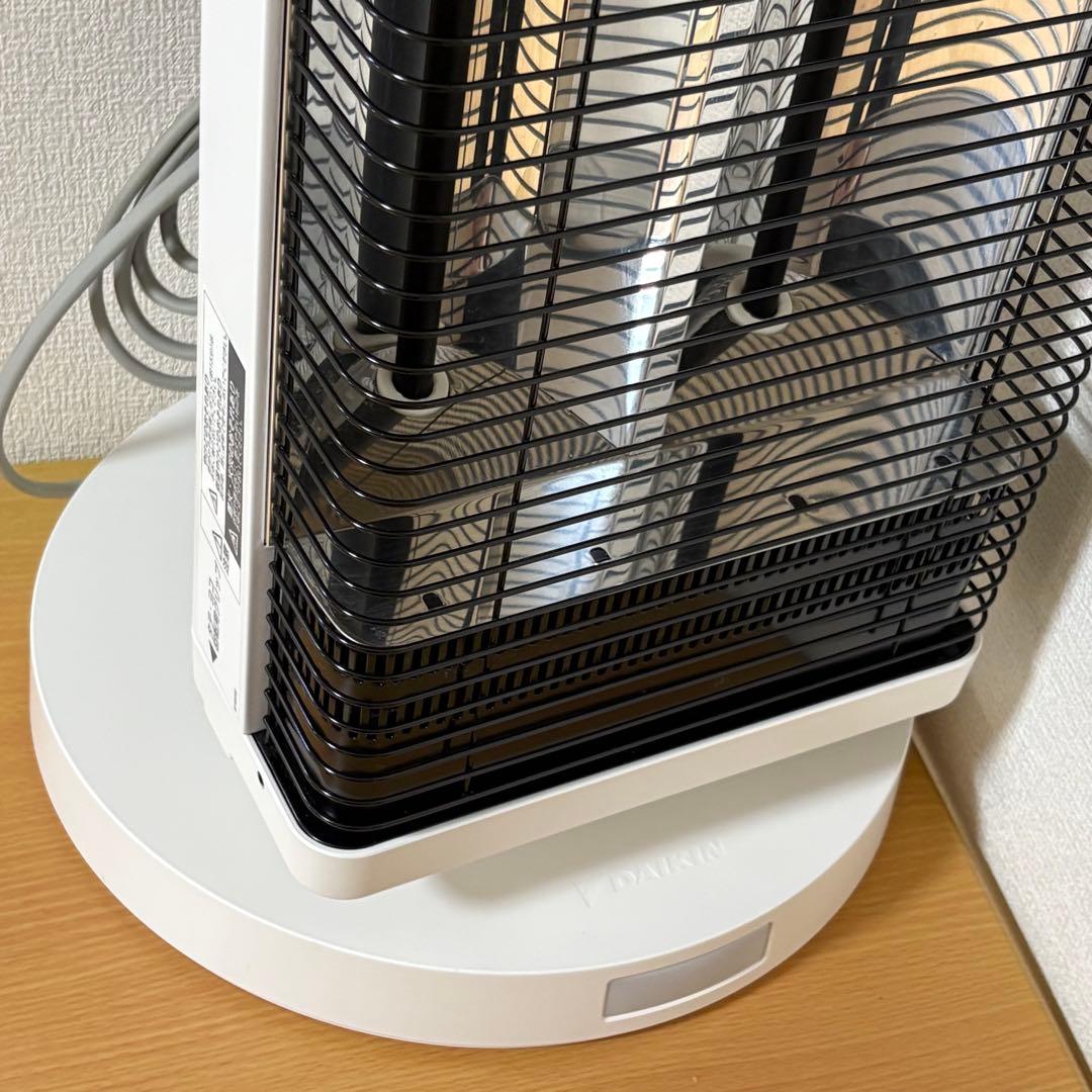 ダイキン 遠赤外線暖房機 セラムヒート CER11YS-W 2022年製