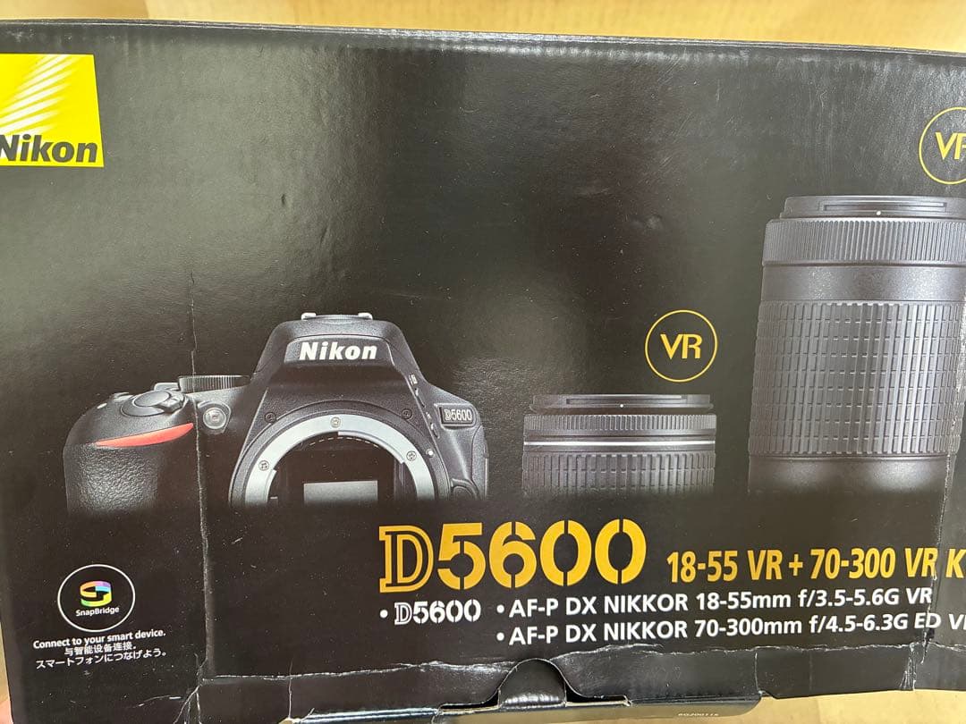 Nikon D5600 ダブルズームキット 新品 箱ダメージ有