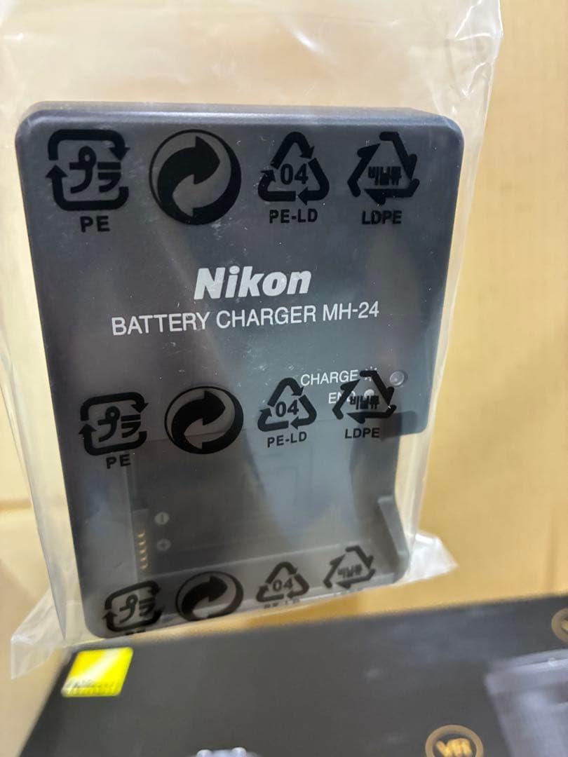 Nikon D5600 ダブルズームキット 新品 箱ダメージ有