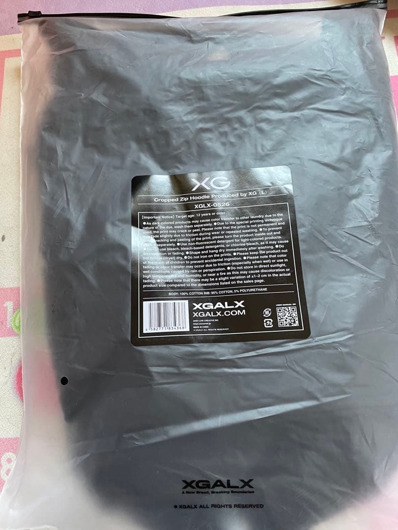 XG パーカー　Cropped Zip Hoodie Produced