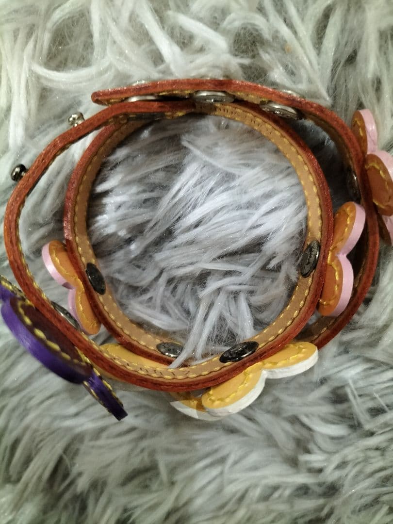 未使用ルイ・ヴィトン花モチーフ レザー バングル