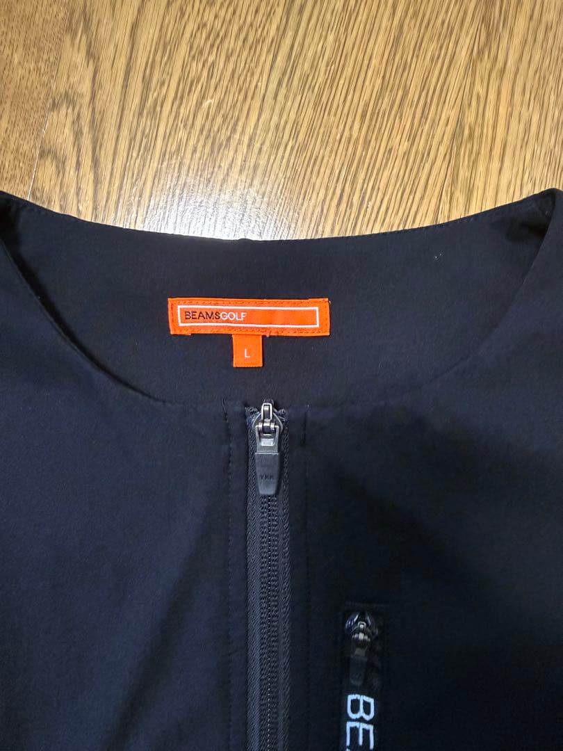 ビームスゴルフ ノーカラーブルゾン 中綿 ブラック 高ストレッチ
