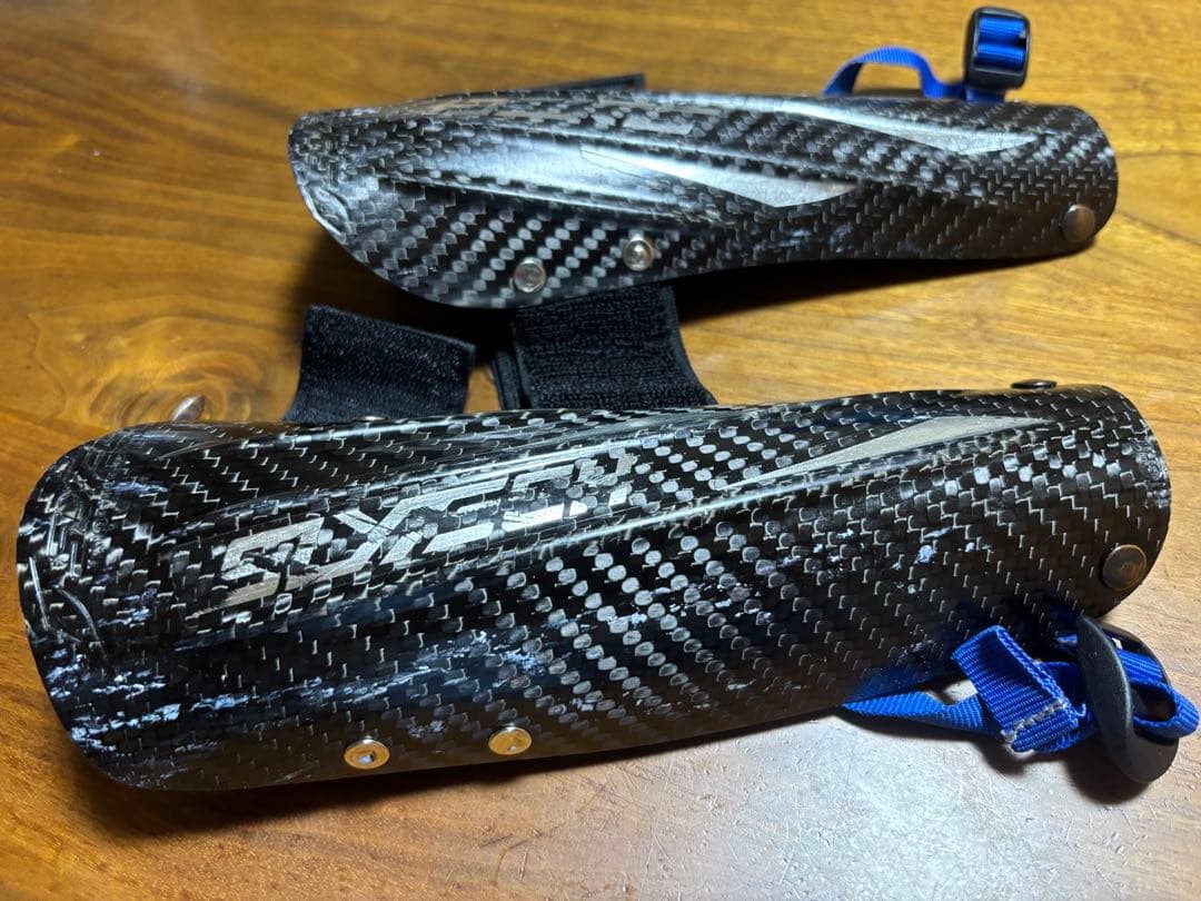 SLYTECH アームガード　カーボン製　fromイタリア