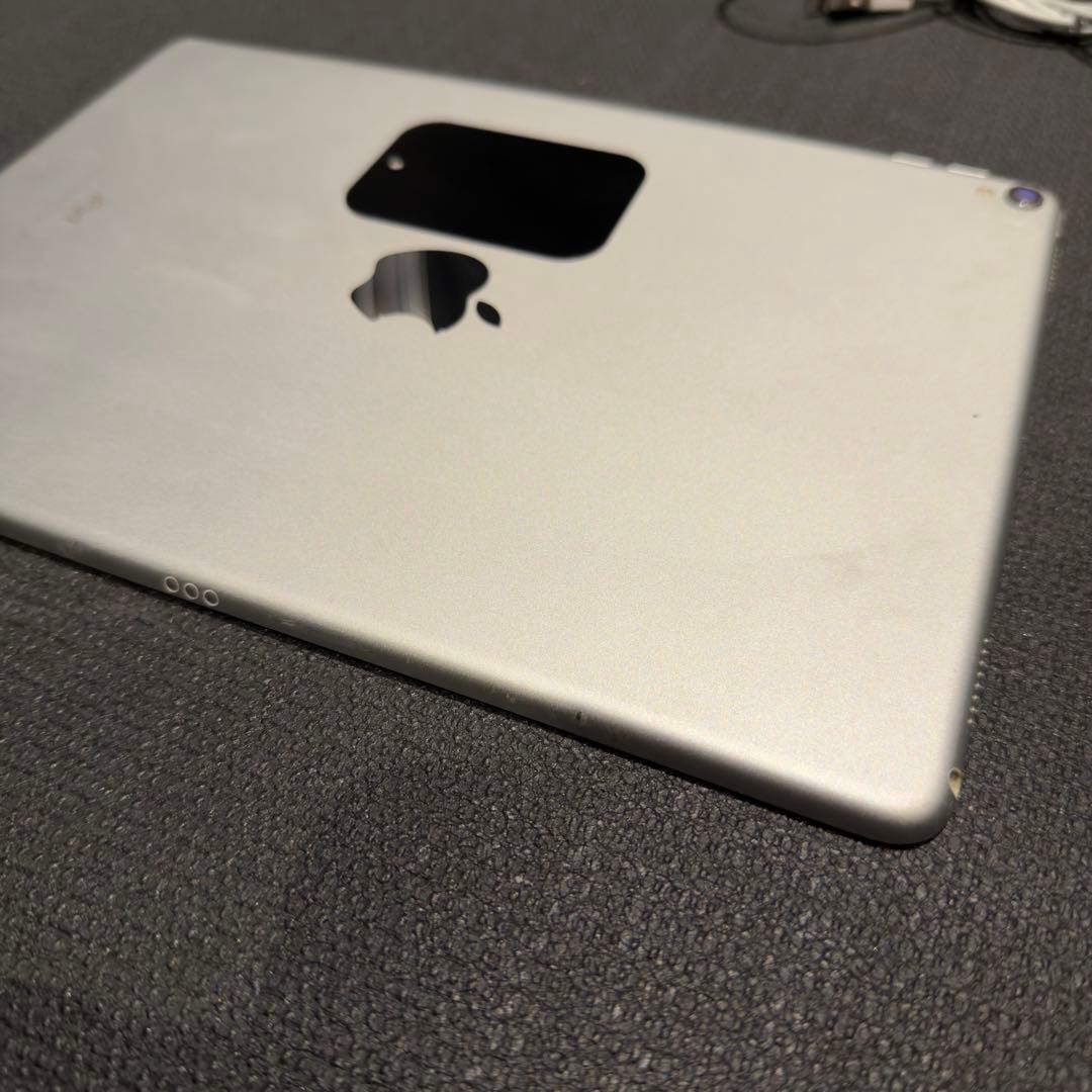 iPad Pro 10.5インチ256MB 付属品全てあり　画面割れあり