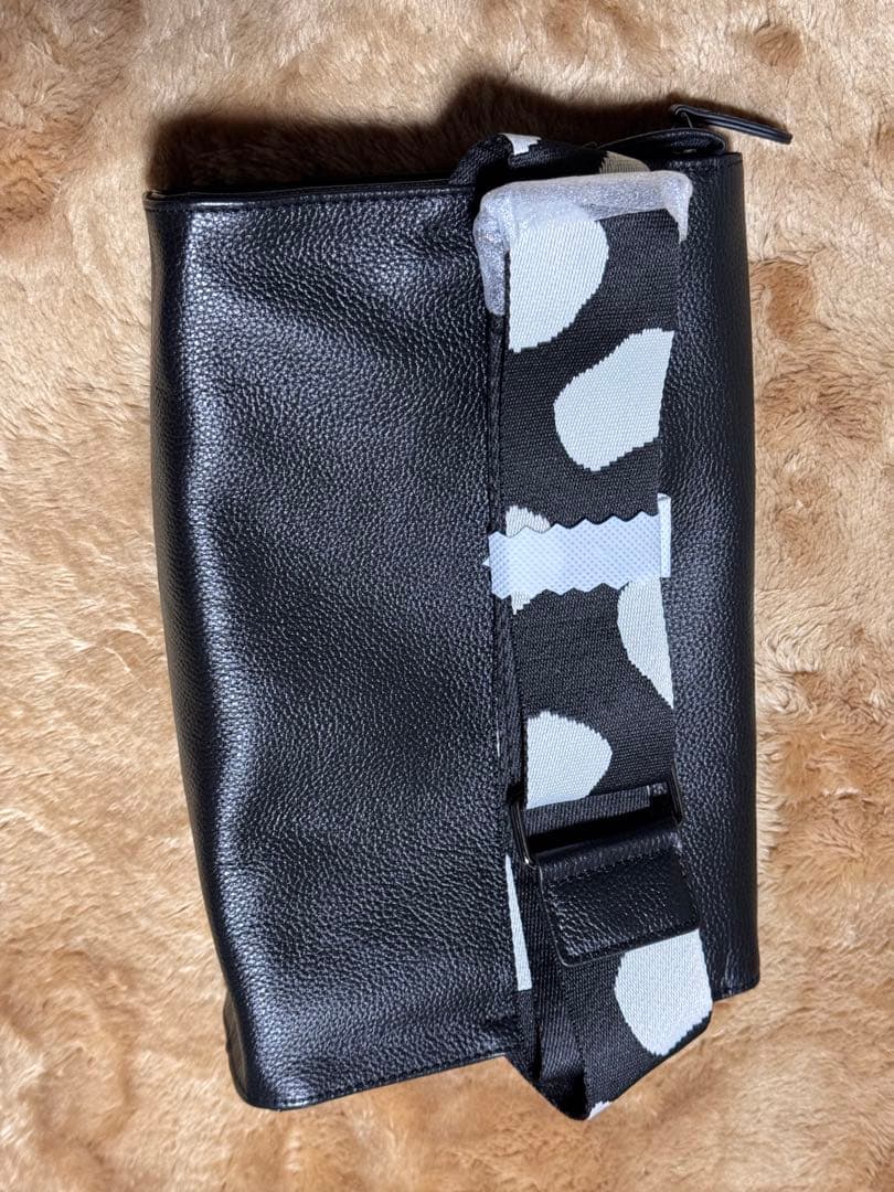 【値下げ中/新品同様/極美品】イアパピヨネ ショルダーバッグ ボディバッグ