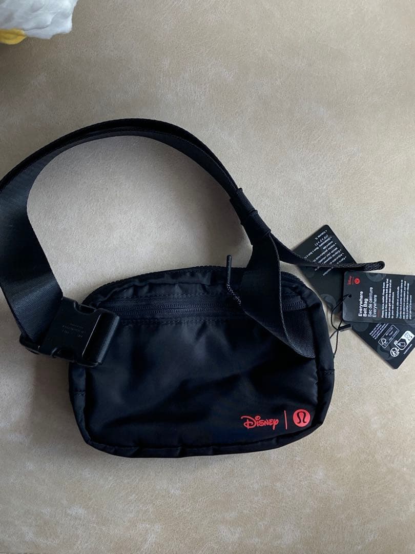 【新品未使用タグ付き】ディズニー x ルルレモン ベルトバッグ 1L ミッキー