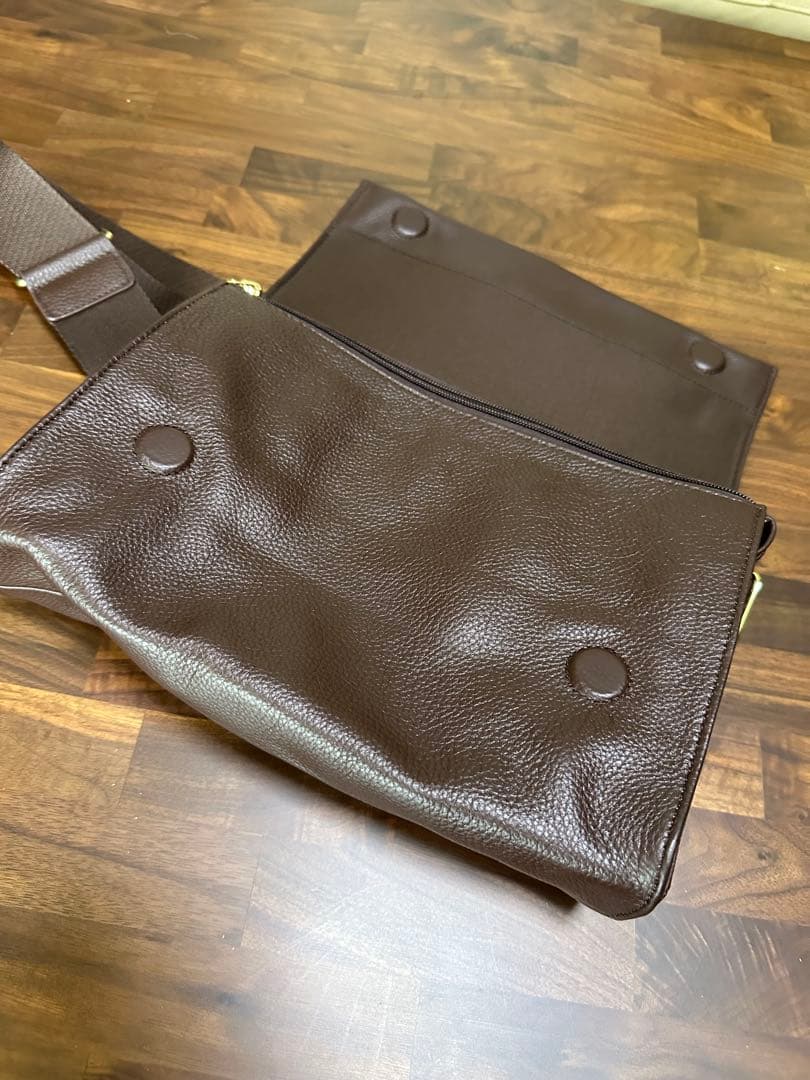 美品　イアパピヨネ　本革　ワイドテープショルダーバッグ/ボディバッグ　ブラウン