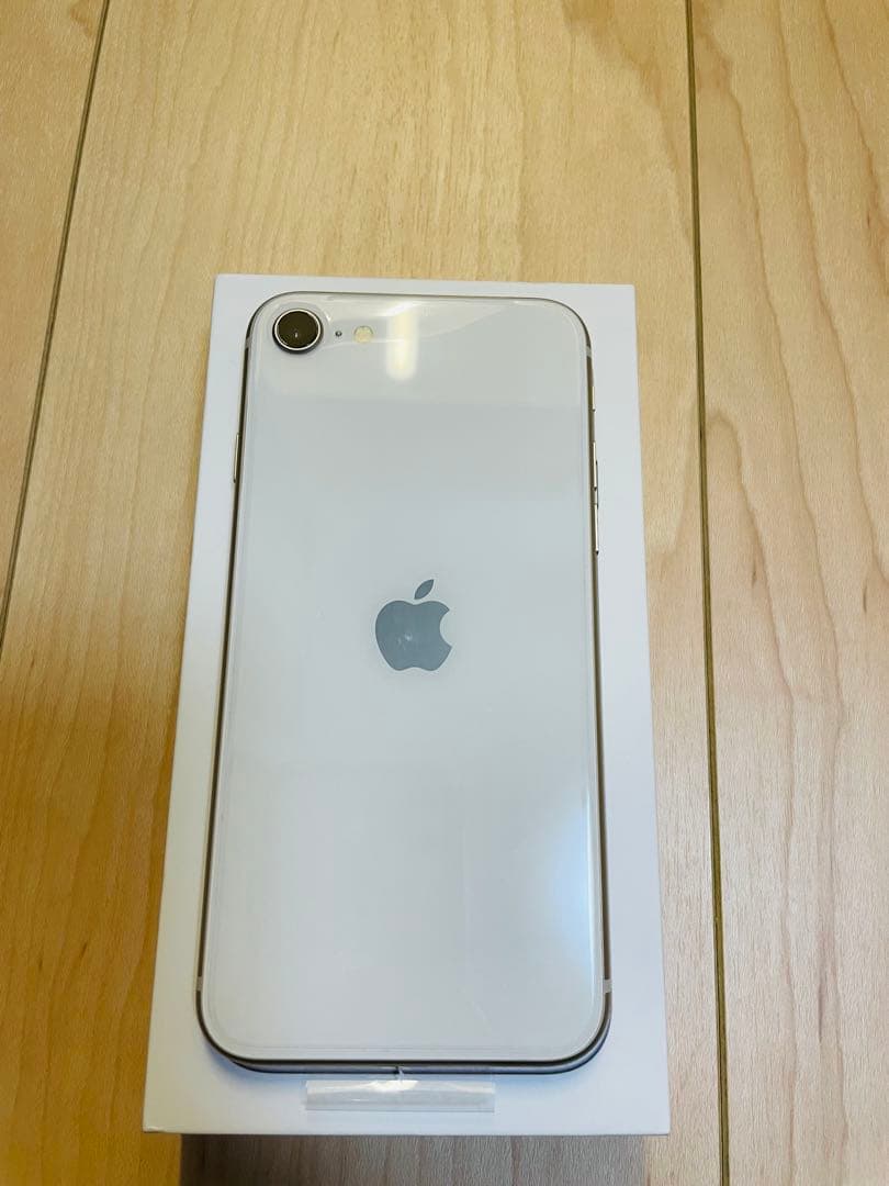 iPhone SE 第3世代 SE3 64GB スターライト初期フィルム付　本体