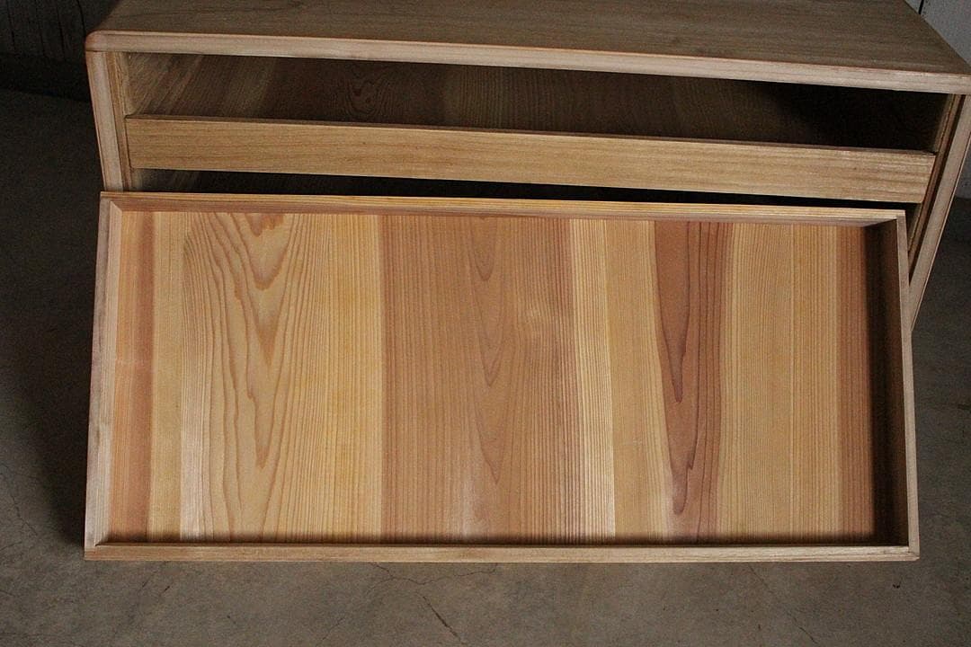 古い木製の引き出し3段　チェスト　タンス