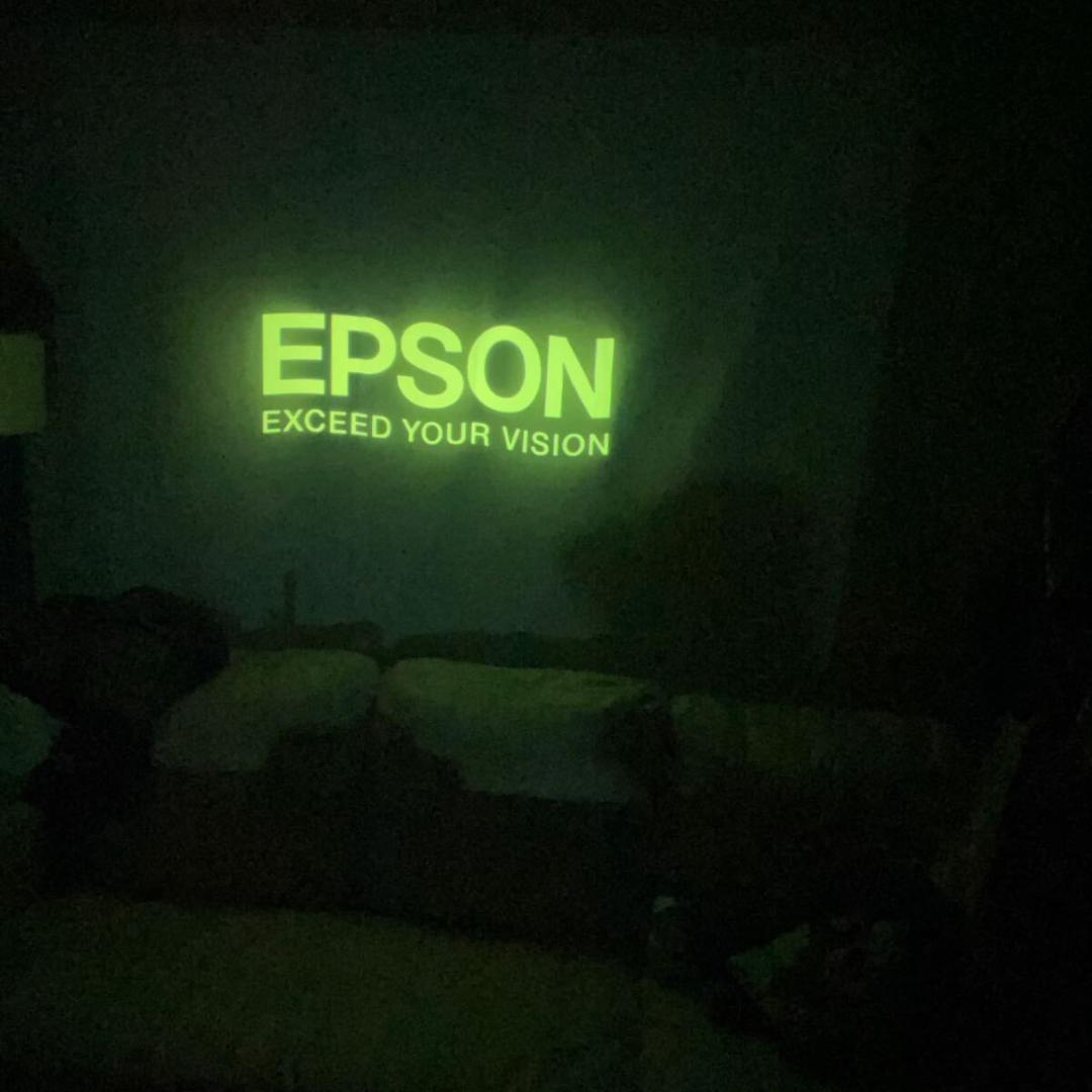 EPSONエプソン　プロジェクター　EB-S04