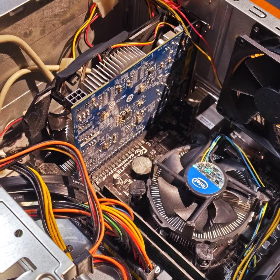 windows7起動確認済 i7-4770搭載PC＋モニター＋KB HDD無