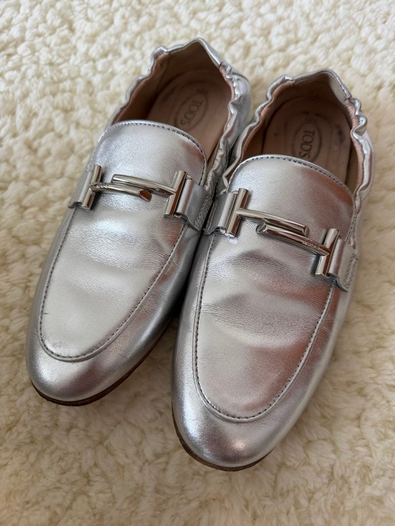 TOD'S シルバー ローファー
