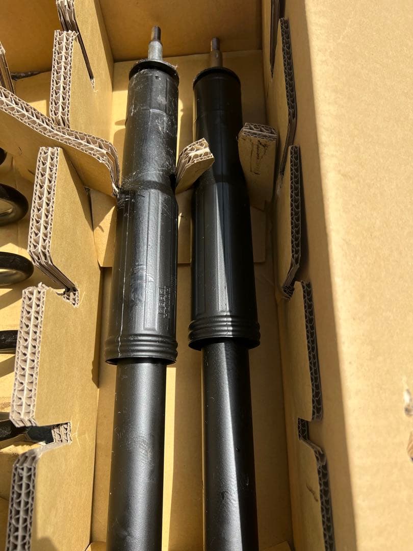 ホンダ　フリードGB4 4WD 純正サスペンション前後セット