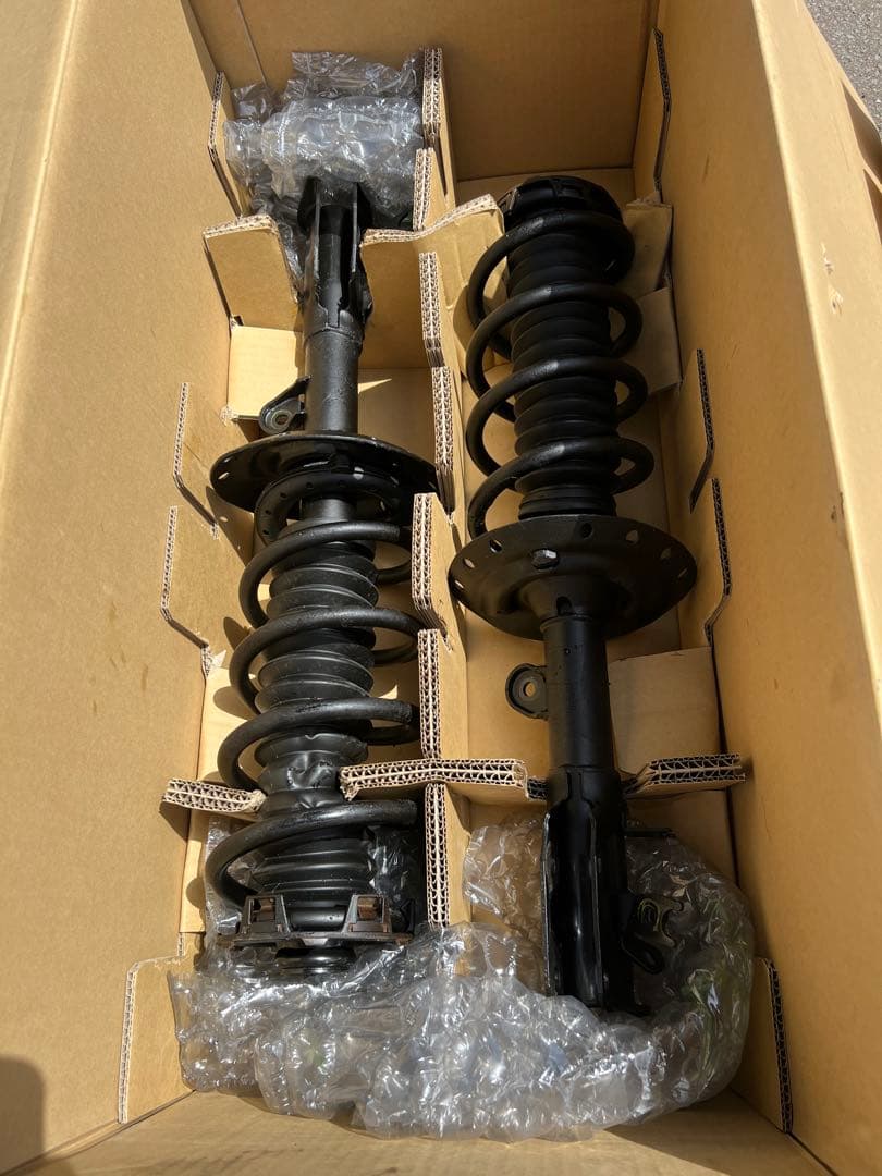 ホンダ　フリードGB4 4WD 純正サスペンション前後セット