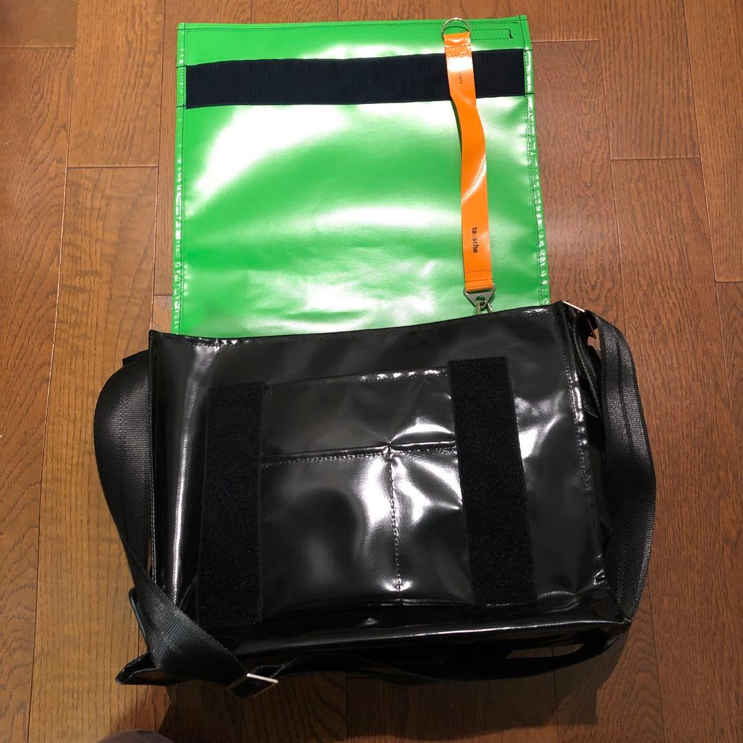 タウシェ　ショルダーバック