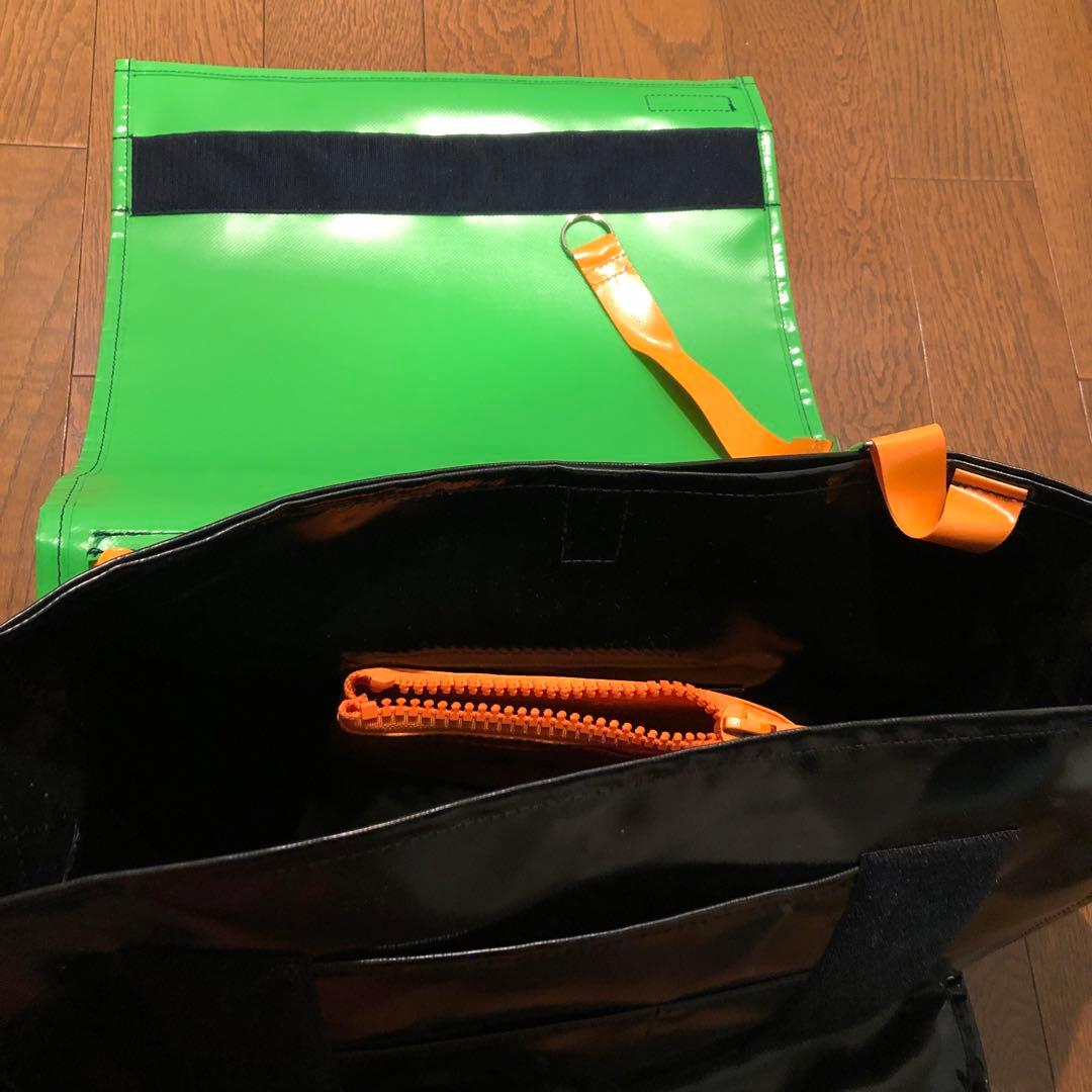 タウシェ　ショルダーバック