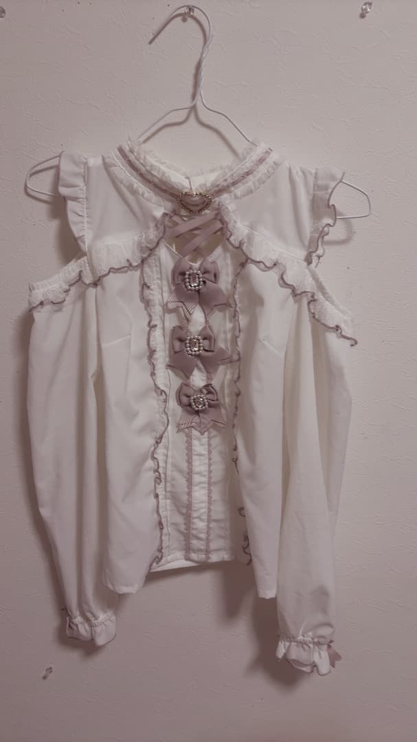 リズリサ LIZLISA 正規品 3つリボンフロントチョーカーブラウス