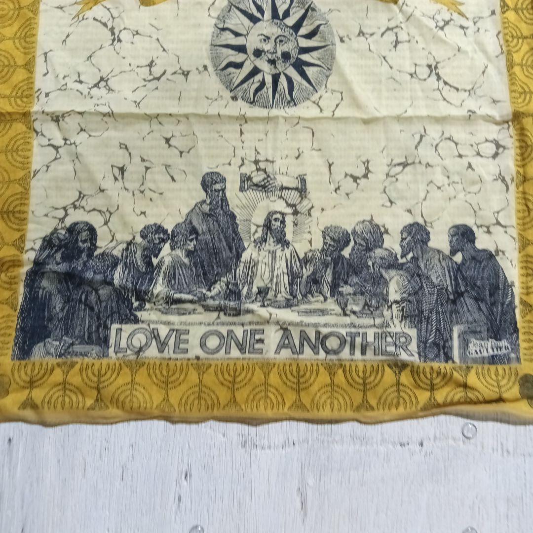 W1175◆ゴルチエ ハンカチ キリスト教 LOVE ONE ANOTHER